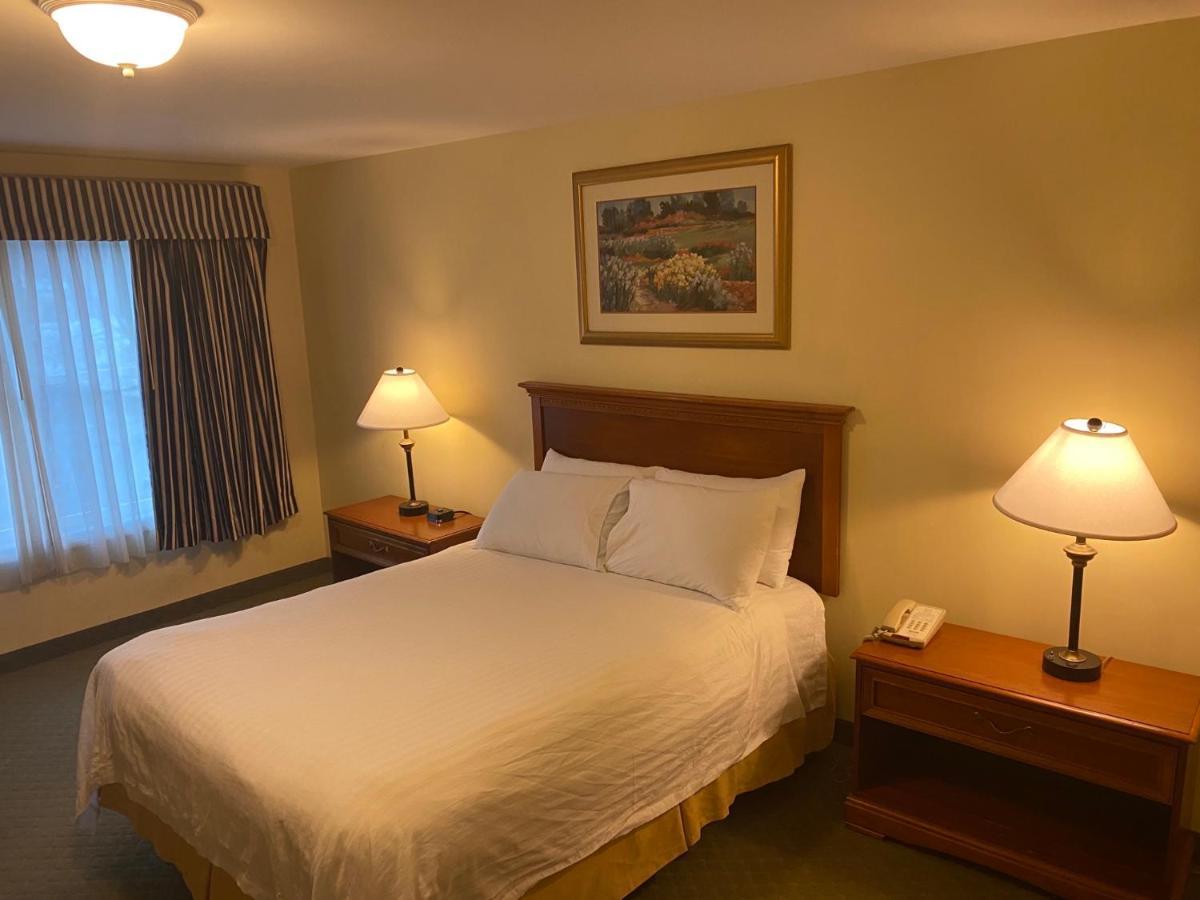 White River Inn & Suites Уайт-Ривер-Джанкшн Экстерьер фото