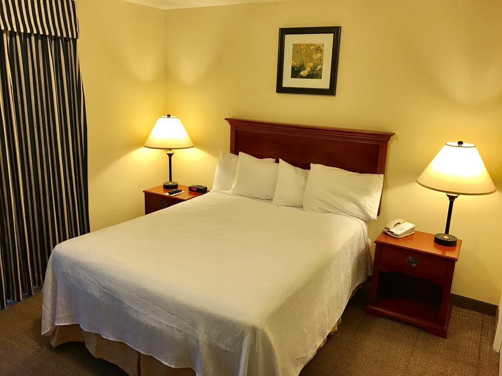 White River Inn & Suites Уайт-Ривер-Джанкшн Экстерьер фото
