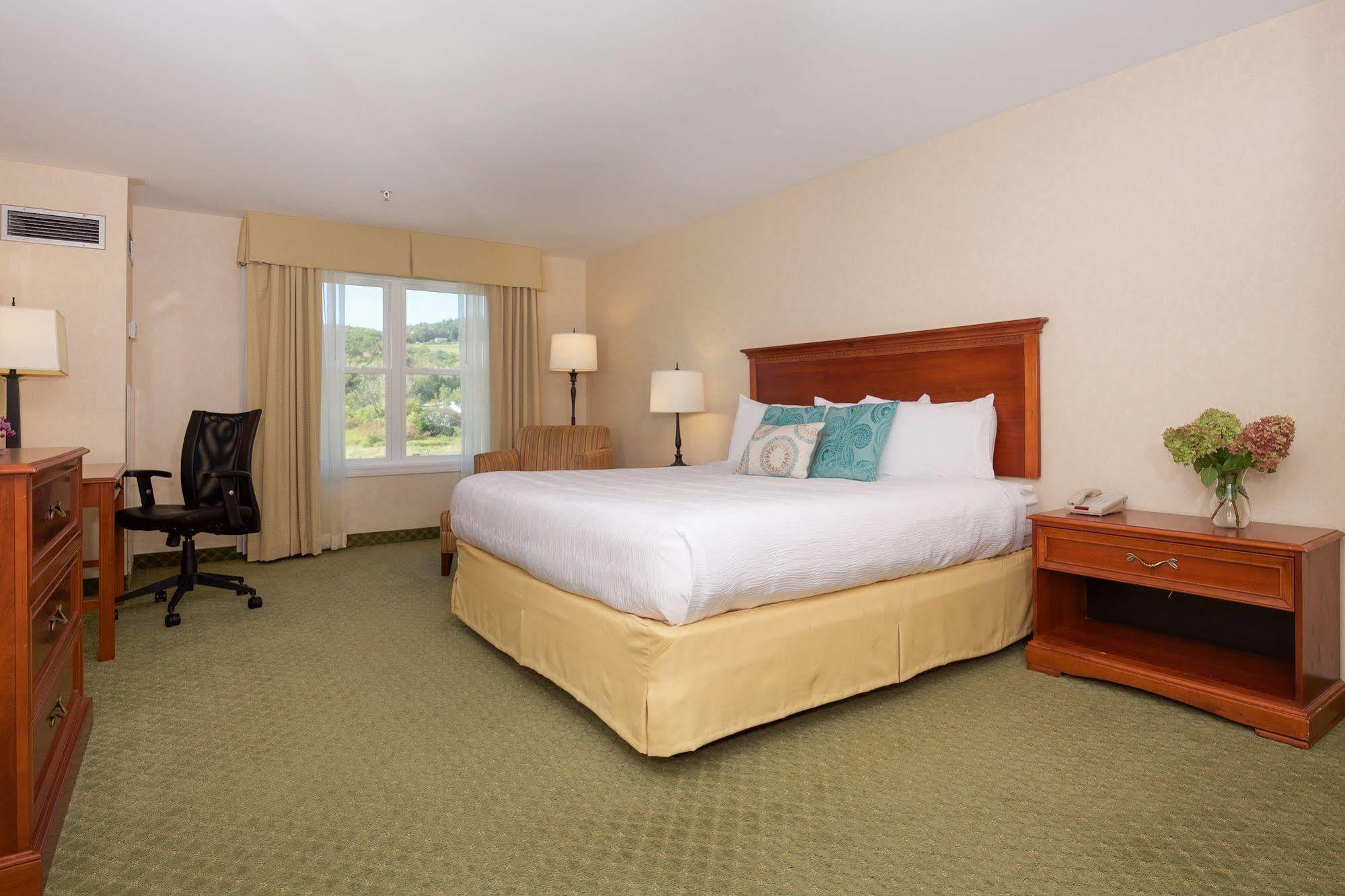 White River Inn & Suites Уайт-Ривер-Джанкшн Экстерьер фото