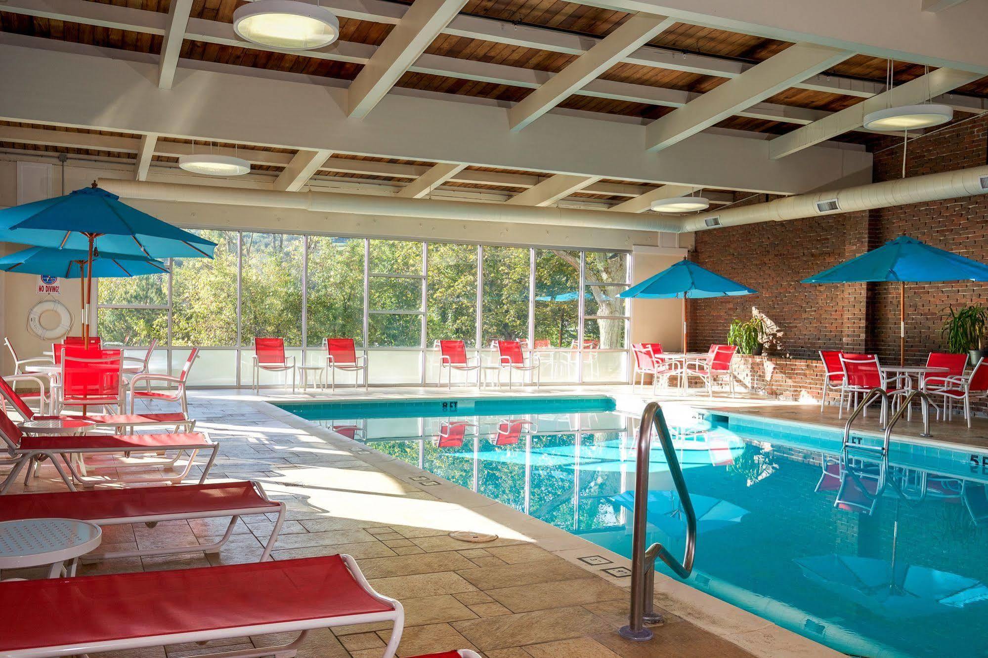 White River Inn & Suites Уайт-Ривер-Джанкшн Экстерьер фото